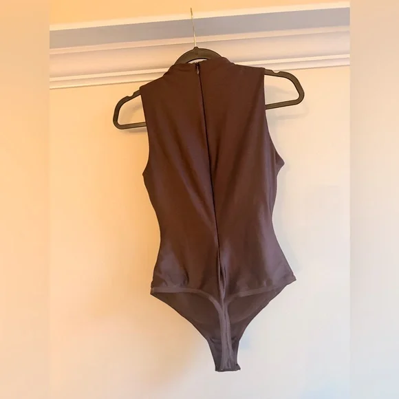 Skims FITS EVERYBODY HIGH NECK BODYSUIT in onyx - Picture 3 of 5
